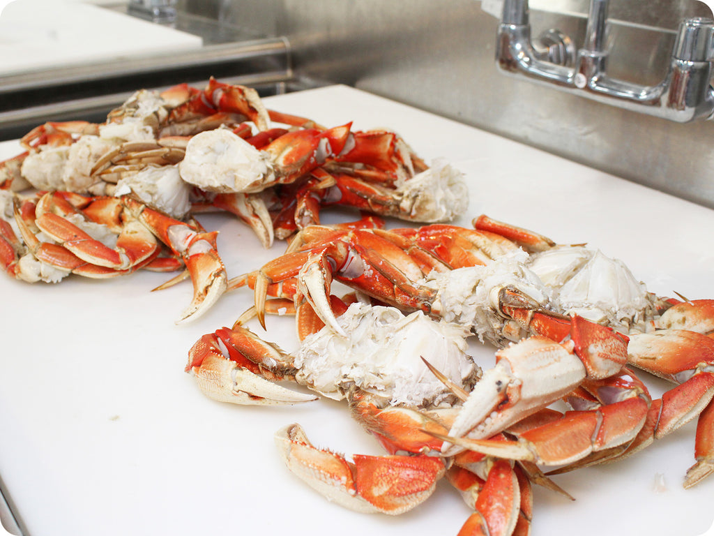 fresh whole cooked dungeness crab