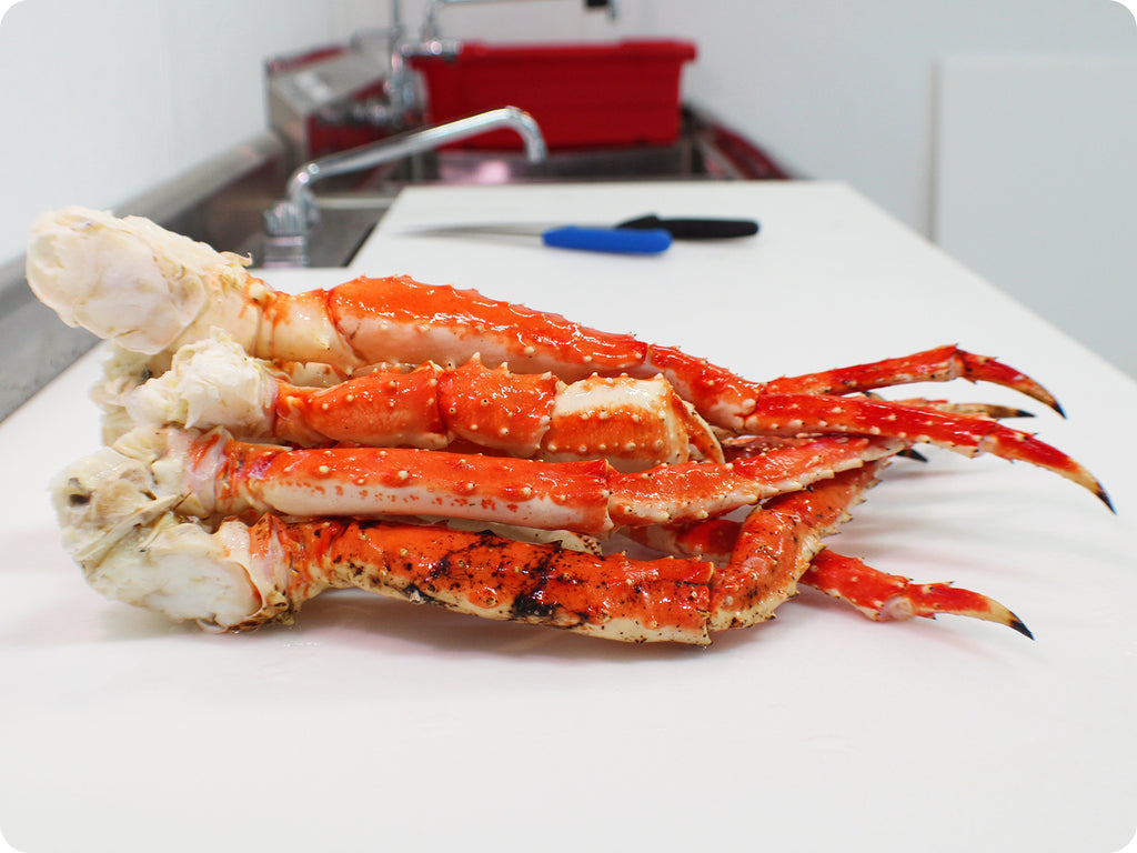 alaskan king crab legs on cutting board