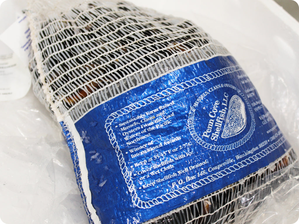 penn cove pacific blue mussels in mesh bag